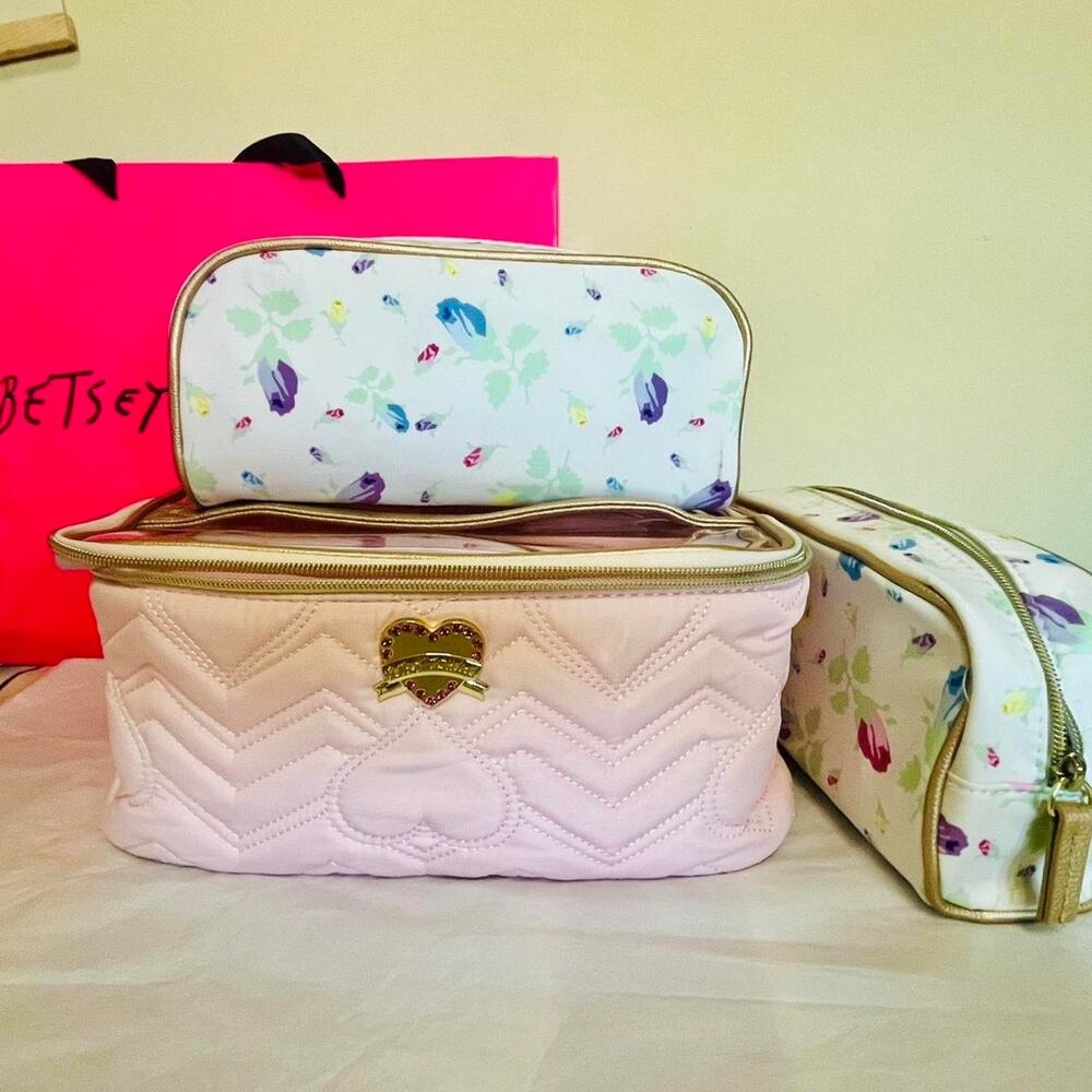 Betsey Johnson 3 piece travel set